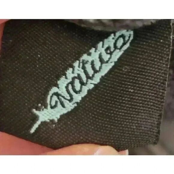 Native Adult Unisex Gray Aztec Acrylic Knit Cuffed Beanie w Pom-Pom - Picture 4 of 7